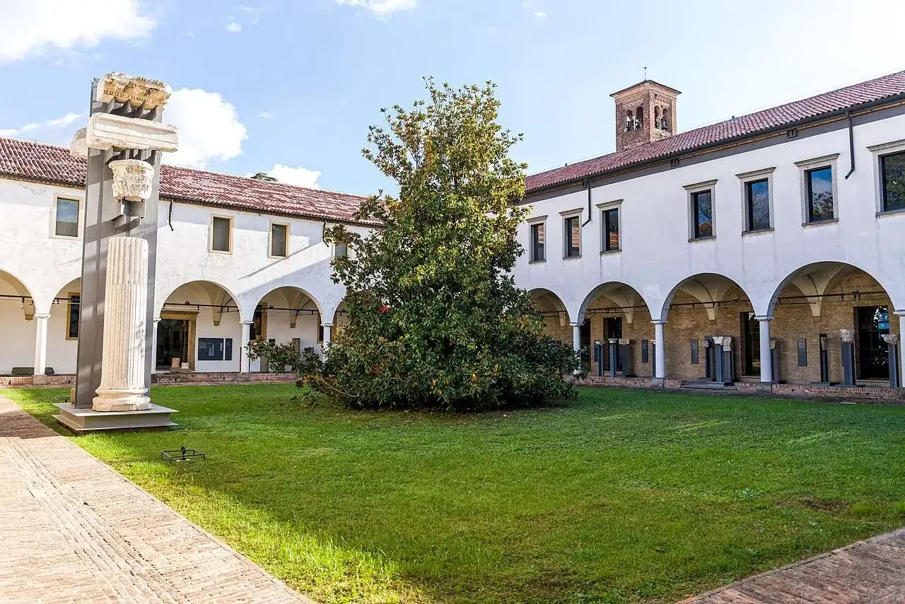 Il chiostro del museo Eremitani, incluso nello stesso biglietto